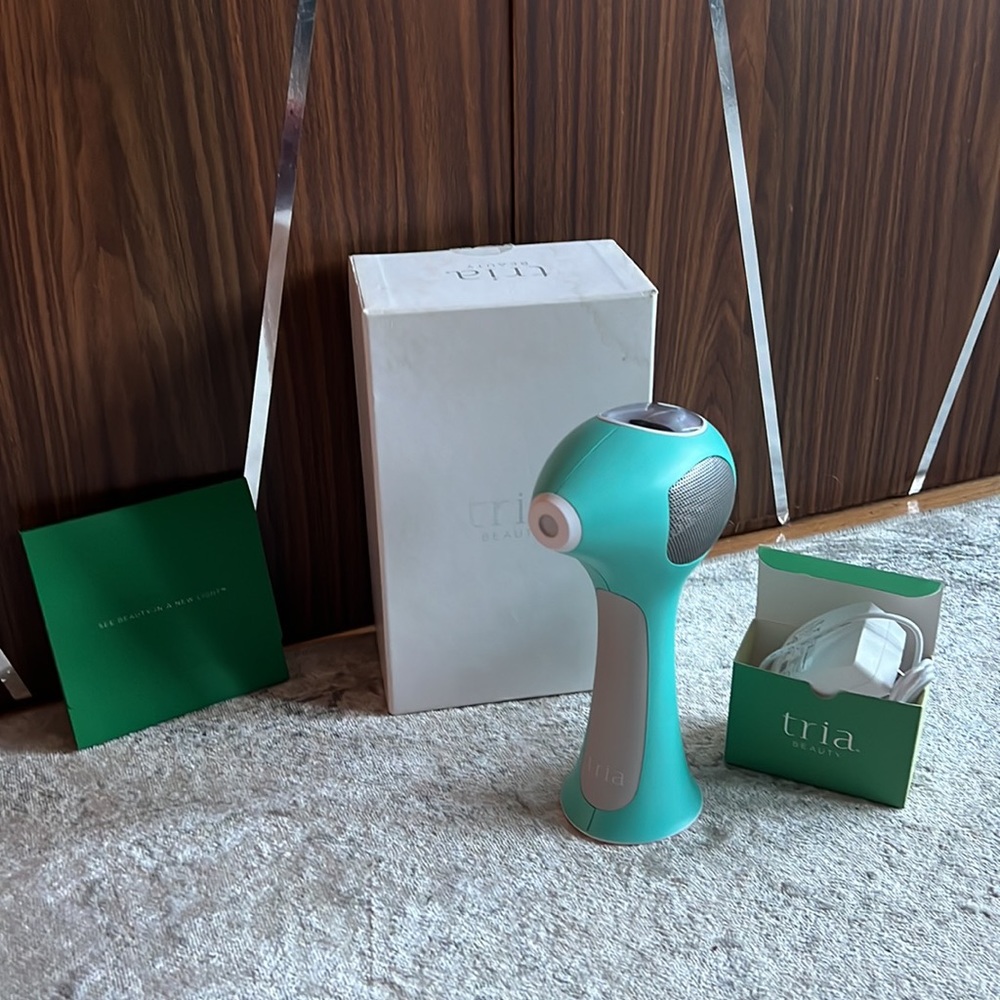 Tria hair removal device